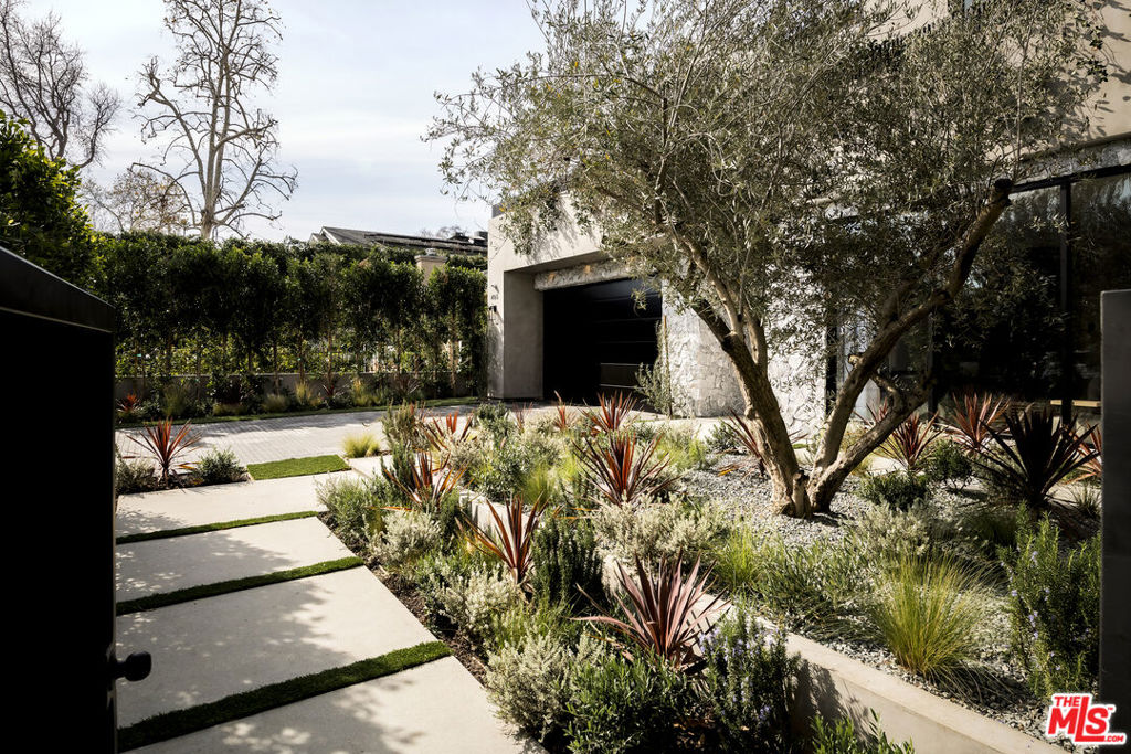 Residential for sale at 4165 Nagle Avenue, Sherman Oaks CA featuring 6 beds and 7 baths