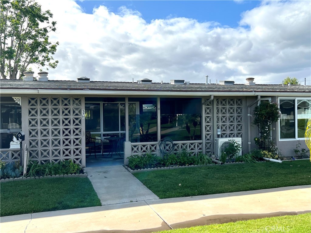 Residential for sale at 1400 Mayfield Rd., M6-57H, Seal Beach CA featuring 1 bed and 1 bath
