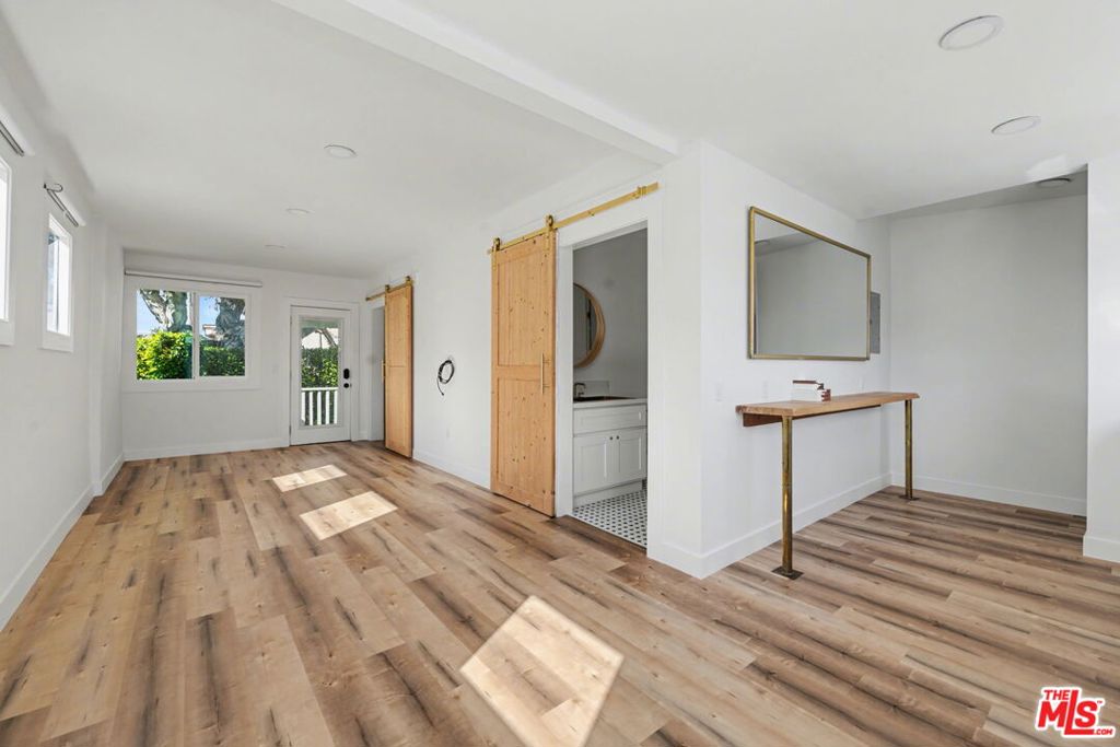 Residential Lease for rent at 516 Hill Street, Santa Monica, Los Angeles County CA featuring 1 bed and 1 bath