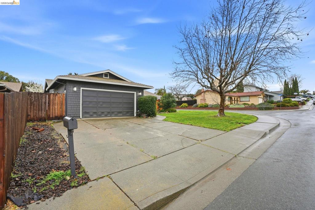 Residential for sale at 23 23 Shasta Dr, Rio Vista CA featuring 3 beds and 2 baths