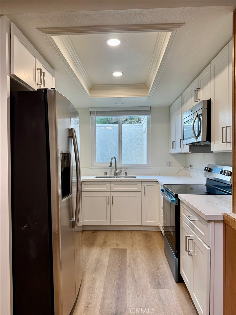 Residential Lease for rent at 589 Avenida Majorca C, Laguna Woods CA featuring 2 beds and 2 baths