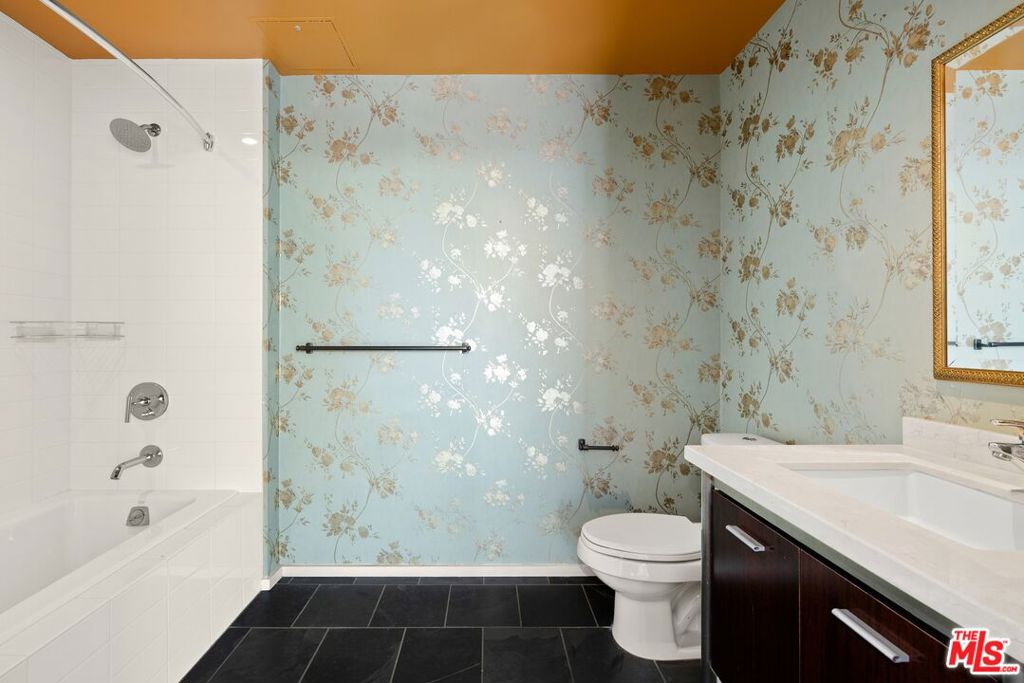 Residential Lease for rent at 1155 S Grand Avenue 1502, Los Angeles, Los Angeles County CA featuring 2 beds and 3 baths