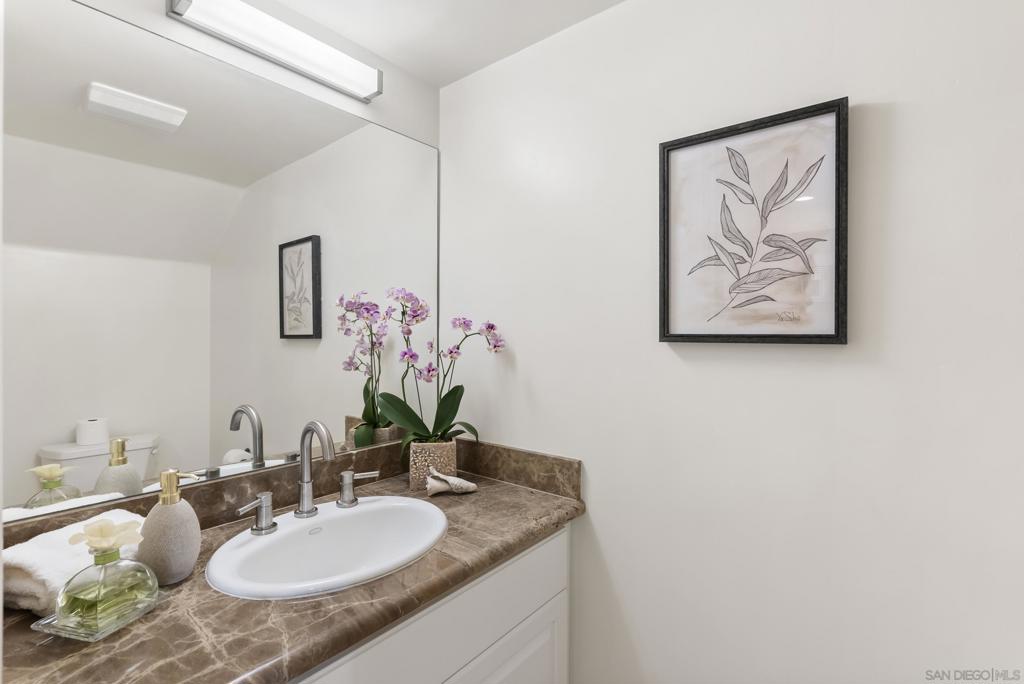 Residential for sale at 7520 Draper Ave 3, La Jolla CA featuring 3 beds and 4 baths