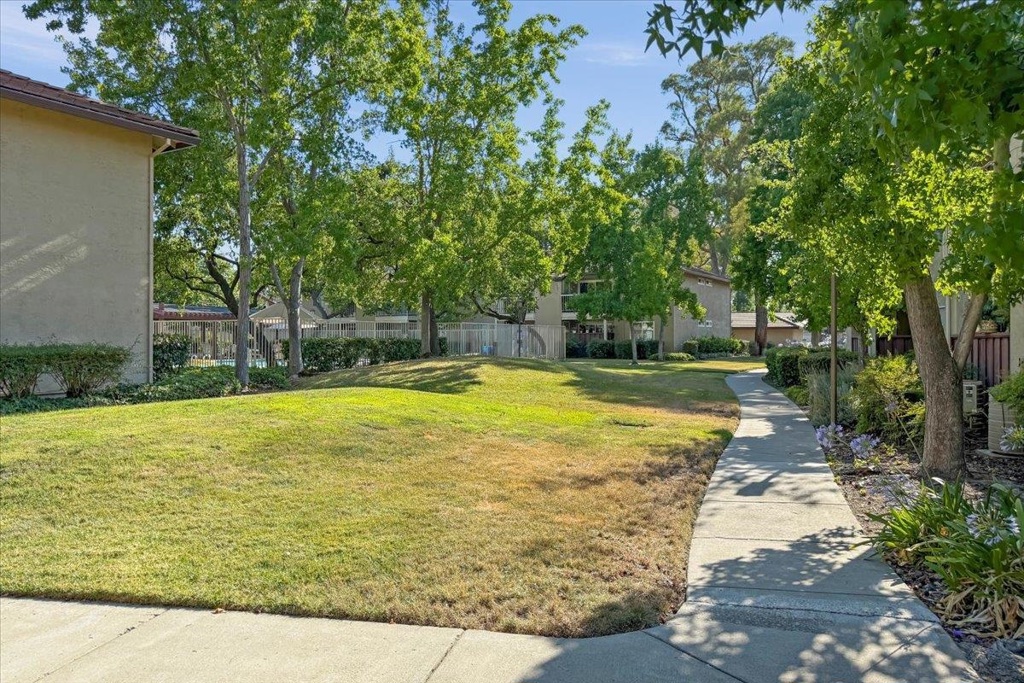 Residential Lease for rent at 1446 1446 Chateau Cmn, Livermore CA featuring 2 beds and 2 baths