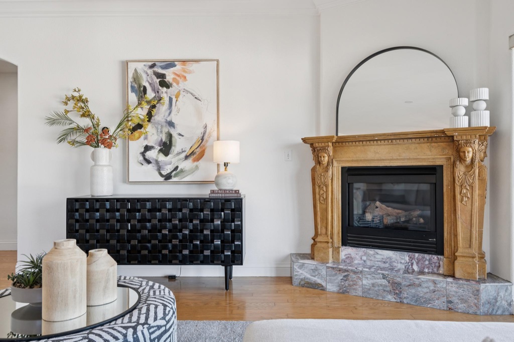 Residential for sale at 567 567 Merritt Ave, Oakland CA featuring 2 beds and 2 baths