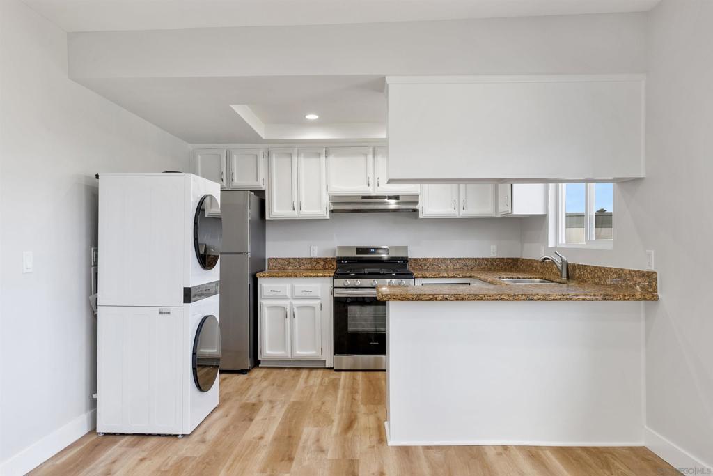 Residential Lease for rent at 520 Street 2, La Jolla, San Diego County CA featuring 1 bed and 1 bath