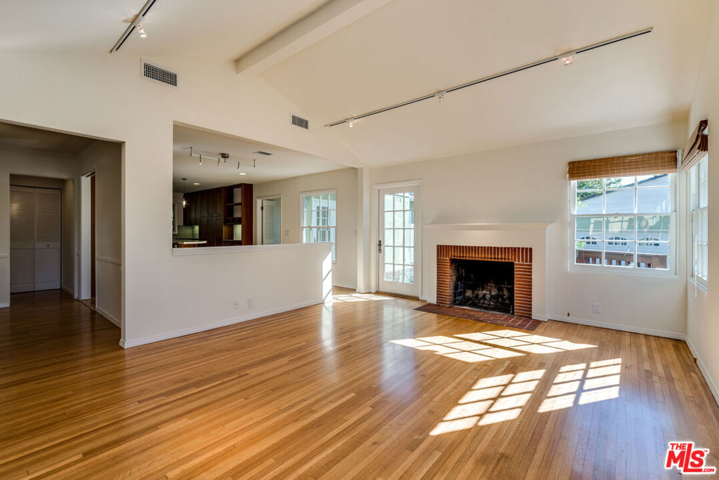 Residential Lease for rent at 1616 Ashland Avenue, Santa Monica, Los Angeles County CA featuring 3 beds and 2 baths