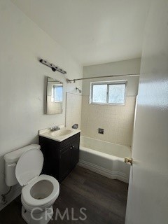 Residential Lease for rent at 634 Glenwood Road 15, Glendale, Los Angeles County CA featuring 2 beds and 1 bath