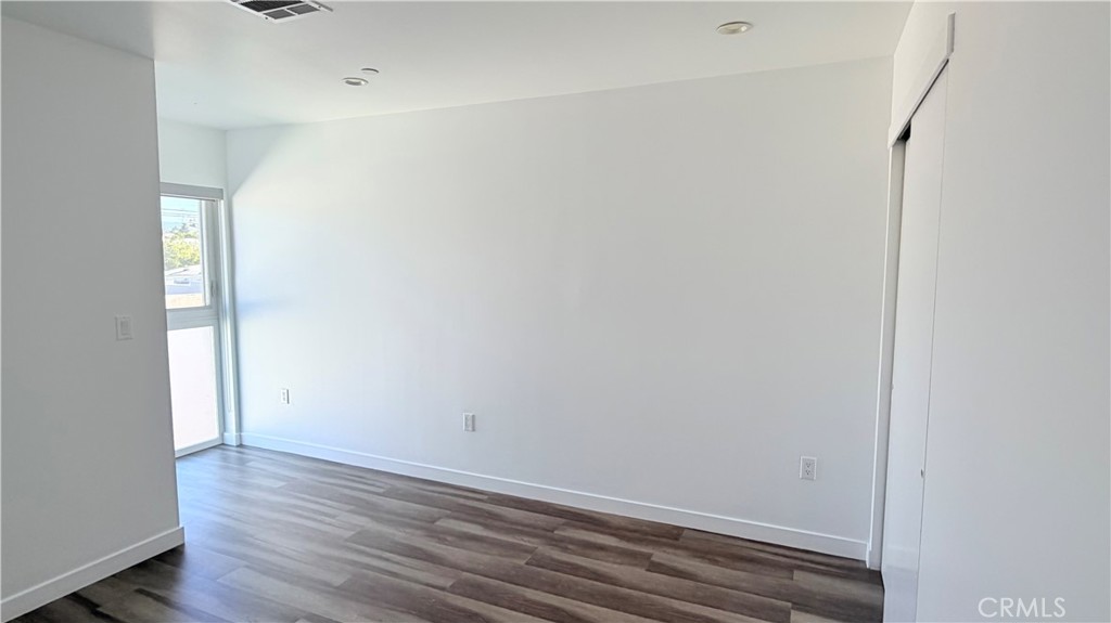 Residential Lease for rent at 1418 S Cloverdale Avenue, Los Angeles, Los Angeles County CA featuring 3 beds and 3 baths