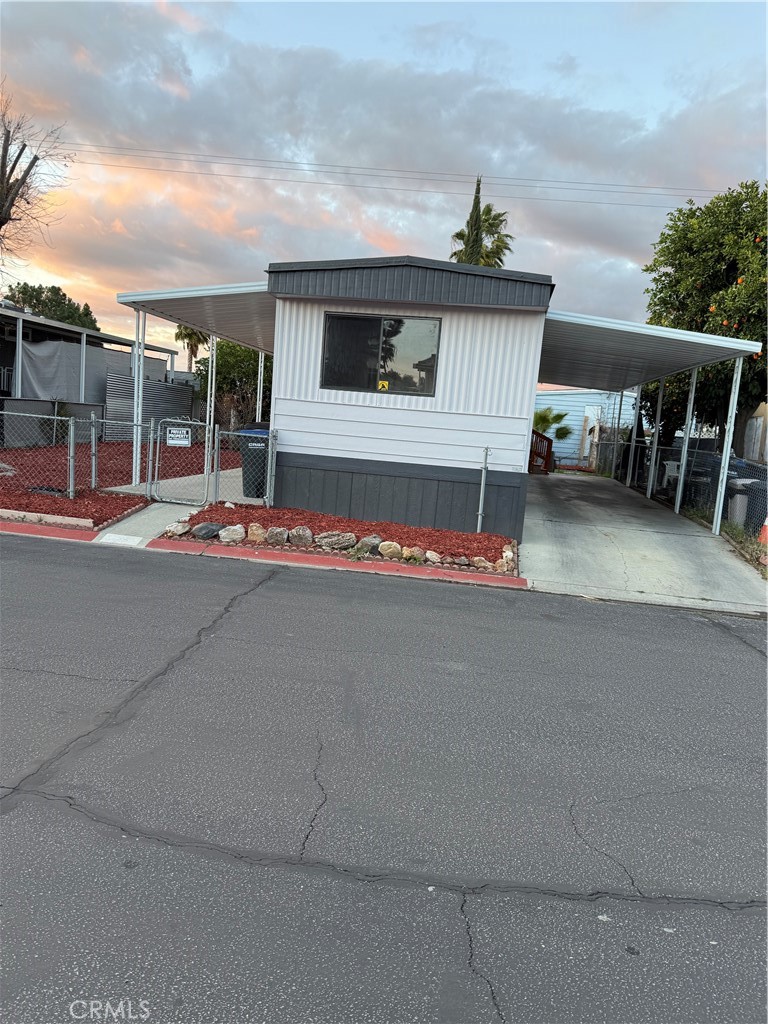 Manufactured In Park for sale at 1097 N State, Hemet CA featuring 2 beds and 1 bath