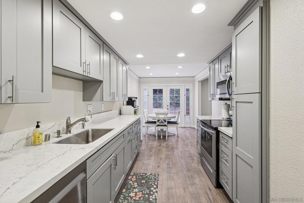 Residential for sale at 8870 Caminito Primavera, La Jolla CA featuring 3 beds and 3 baths