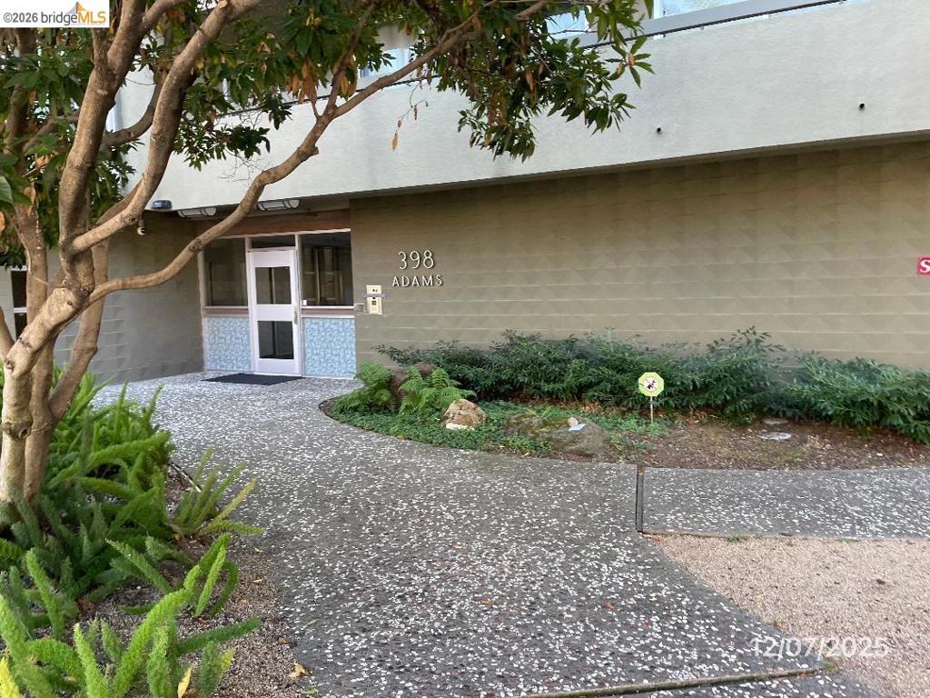 Residential for sale at 398 398 Adams St 204, Oakland CA featuring 1 bed and 1 bath