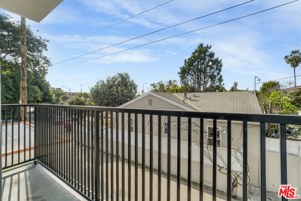 Residential Lease for rent at 2057 S Garth Avenue, Los Angeles, Los Angeles County CA featuring 4 beds and 4 baths
