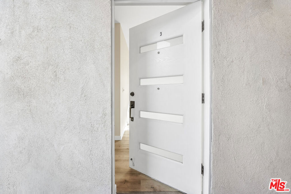 Residential Lease for rent at 1002 E 33rd Street 3, Los Angeles, Los Angeles County CA featuring 3 beds and 2 baths