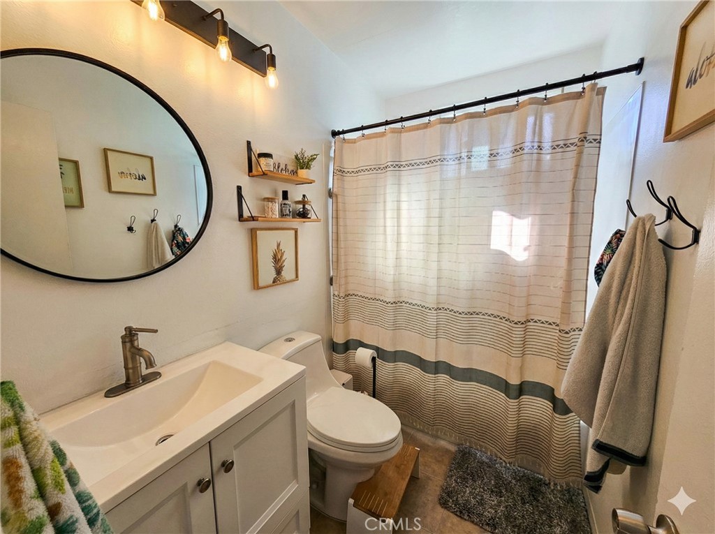 Residential Lease for rent at 1554 Orange A, Costa Mesa CA featuring 1 bed and 1 bath