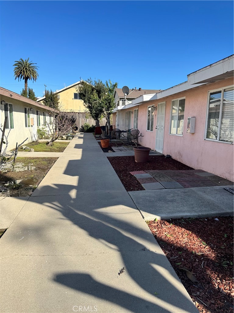 Residential Lease for rent at 528 Cherry C, Long Beach CA featuring 1 bed and 1 bath