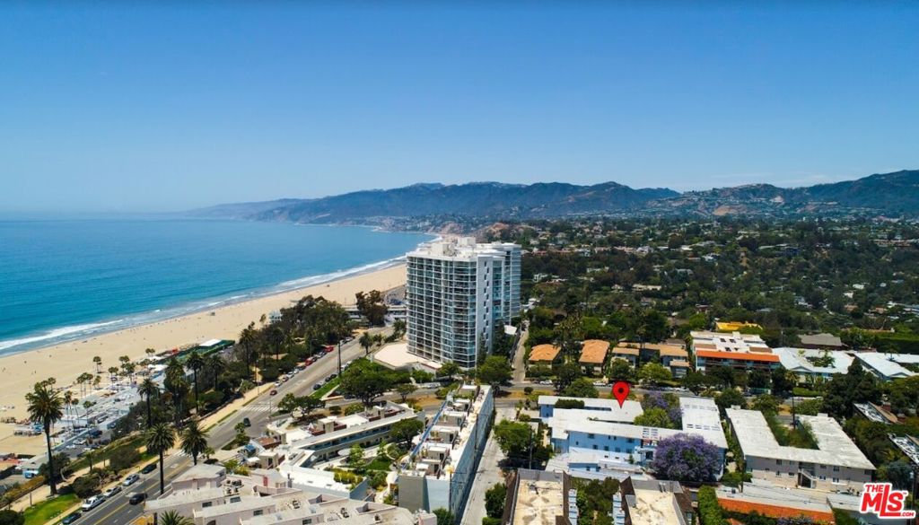 Residential Lease for rent at 138 San Vicente Boulevard 138 A, Santa Monica, Los Angeles County CA featuring 1 bed and 1 bath
