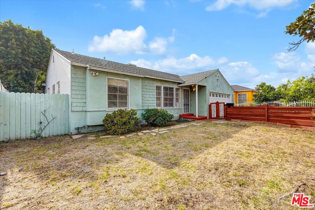 Residential for sale at 8759 Snowden Avenue, Arleta CA featuring 3 beds and 1 bath