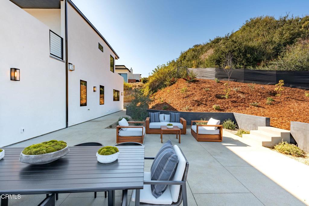 Residential Lease for rent at 708 Skyview Terrace, Ventura CA featuring 4 beds and 3 baths