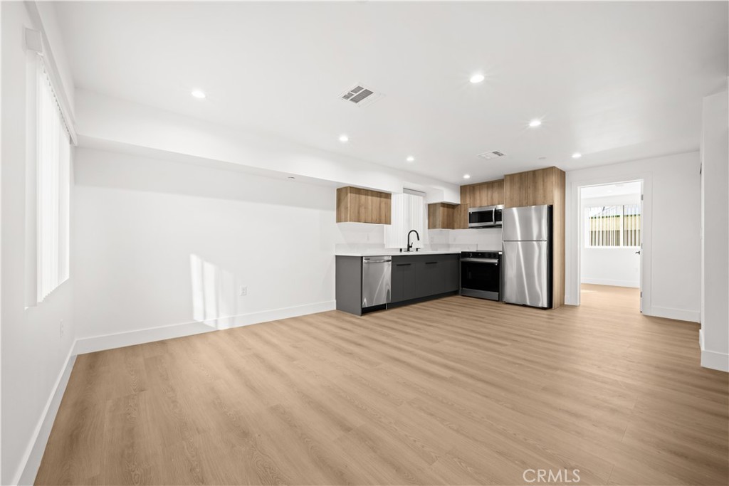 Residential Lease for rent at 2002 Hillcrest Drive, Los Angeles, Los Angeles County CA featuring 4 beds and 4 baths