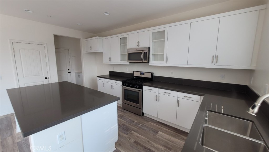 Residential Lease for rent at 22056 Windham Way, Saugus, Los Angeles County CA featuring 4 beds and 3 baths