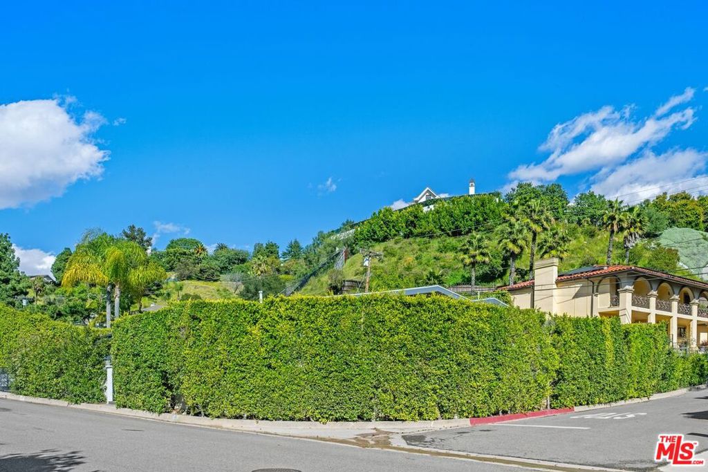 Residential Lease for rent at 2120 San Ysidro Drive, Beverly Hills CA featuring 4 beds and 4 baths