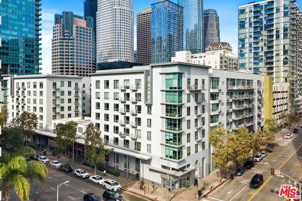 Condominium for sale at 645 W 9th Street 529, Los Angeles, CA featuring 1 bed and 1 bath