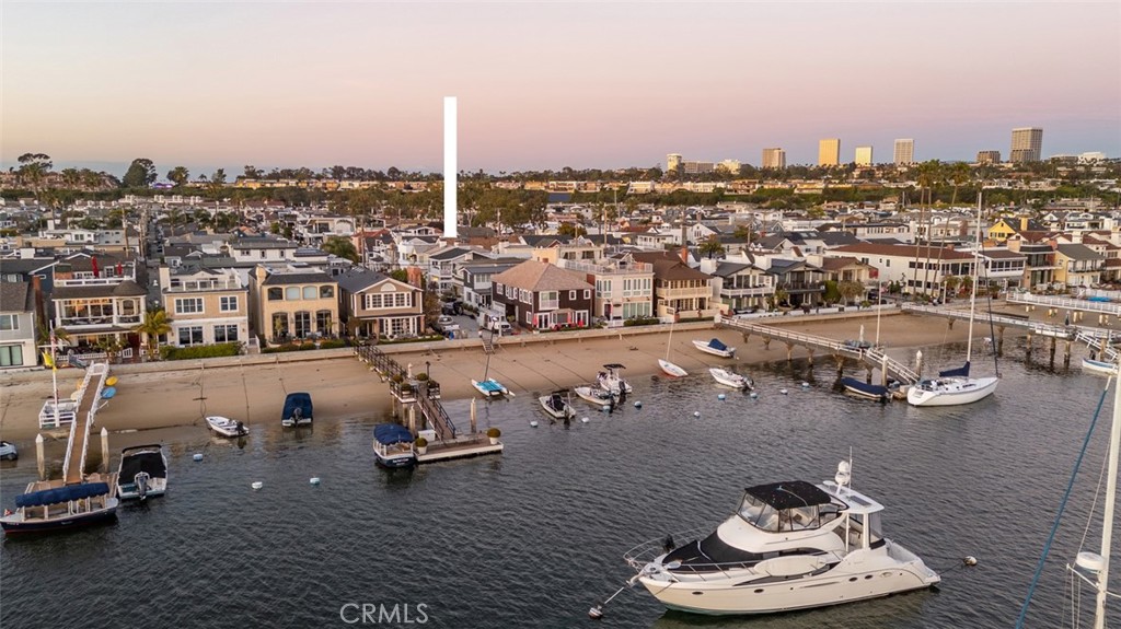 Residential Lease for rent at 114 1/2 Onyx, Newport Beach, Orange CA featuring 3 beds and 2 baths
