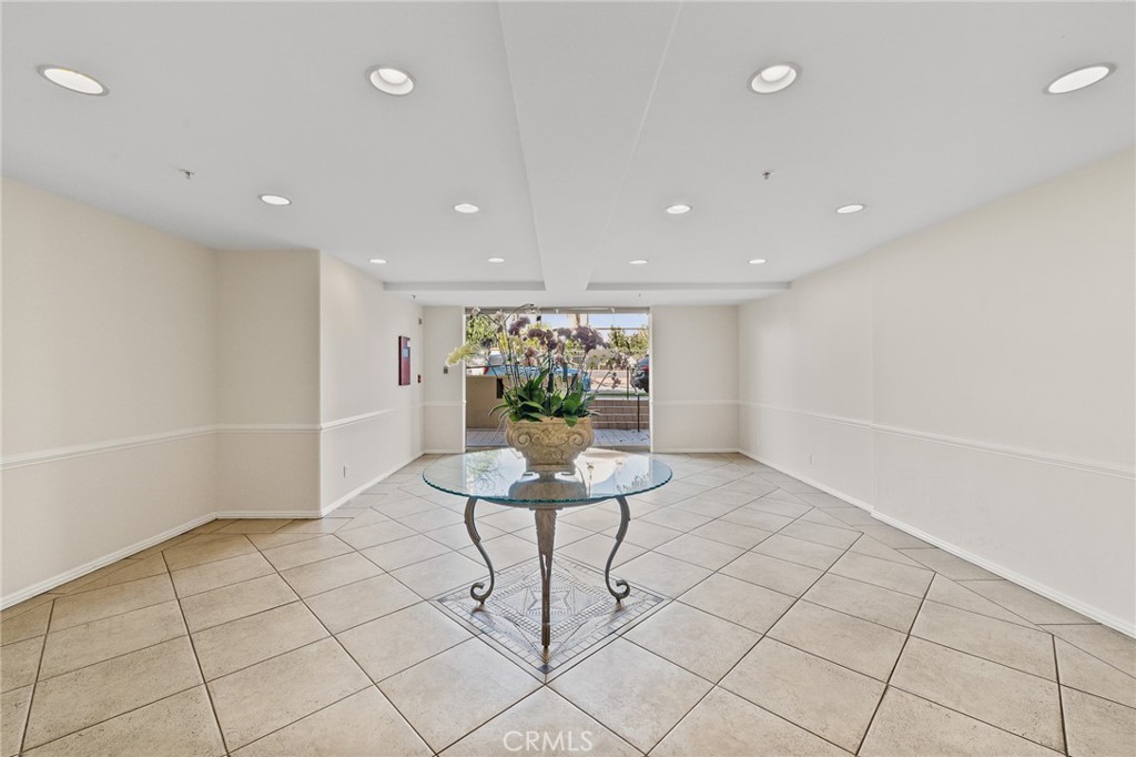 Active for sale at Toluca Lake, CA, Toluca Lake, CA CA and 2 baths