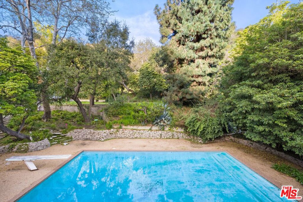 Single Family Residence for sale at 1150 Stone Canyon Road, Los Angeles, CA featuring 6 beds and 6 baths
