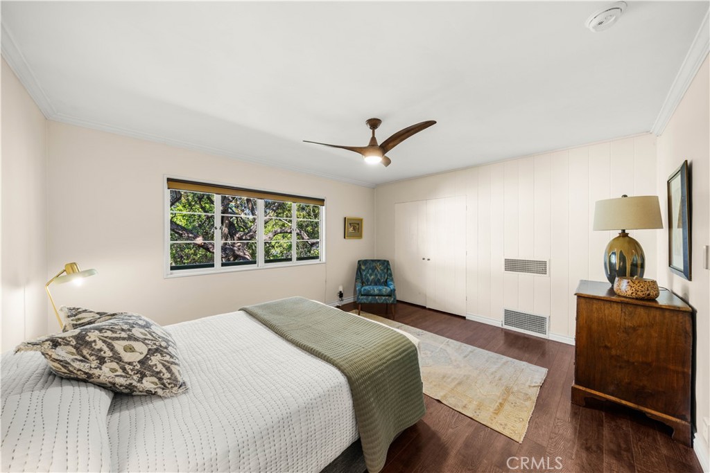 Residential for sale at 5150 1/2 Village Grn, Los Angeles CA featuring 1 bed and 1 bath