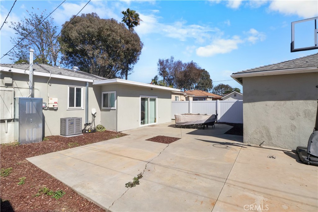 Single Family Residence for sale at 200 E Barclay Street, Long Beach, CA featuring 3 beds and 1 bath
