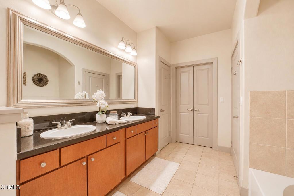 Residential for sale at 840 E Green Street 309, Pasadena CA featuring 1 bed and 1 bath