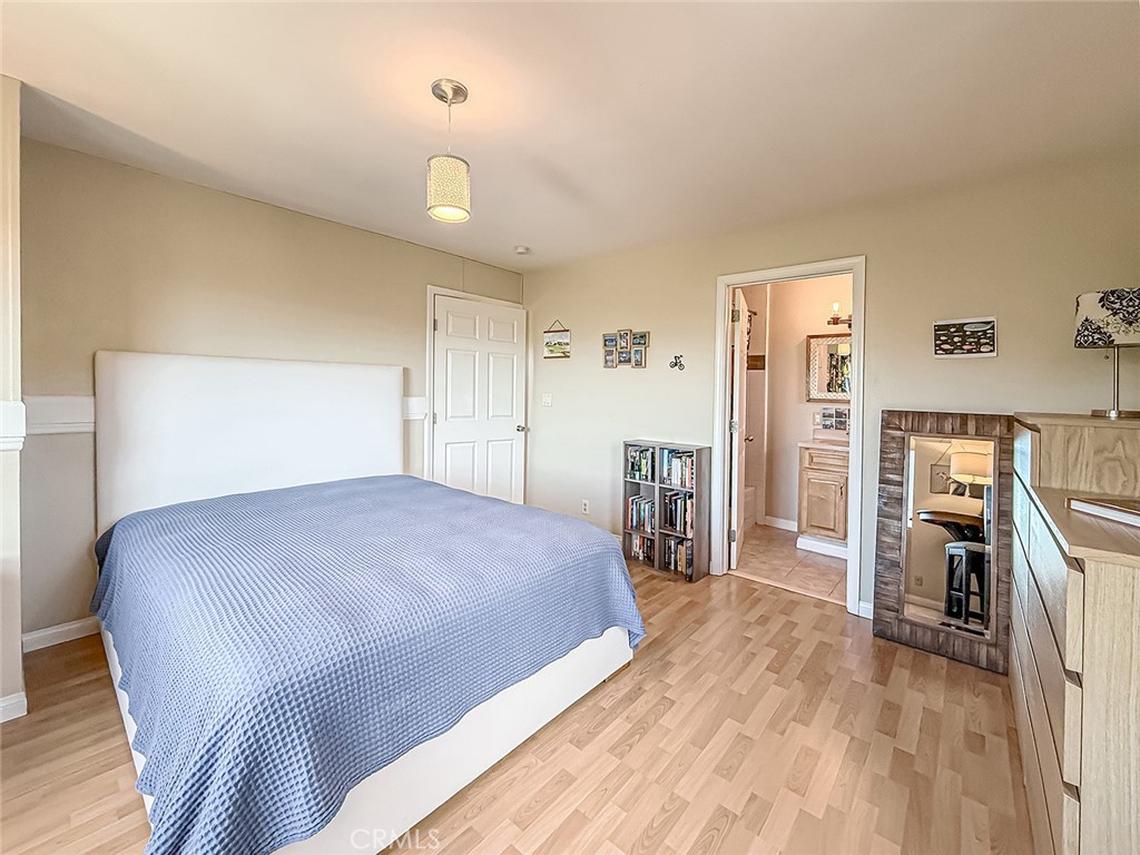 Residential for sale at 1059 Alta Vista, Simi Valley CA featuring 2 beds and 2 baths