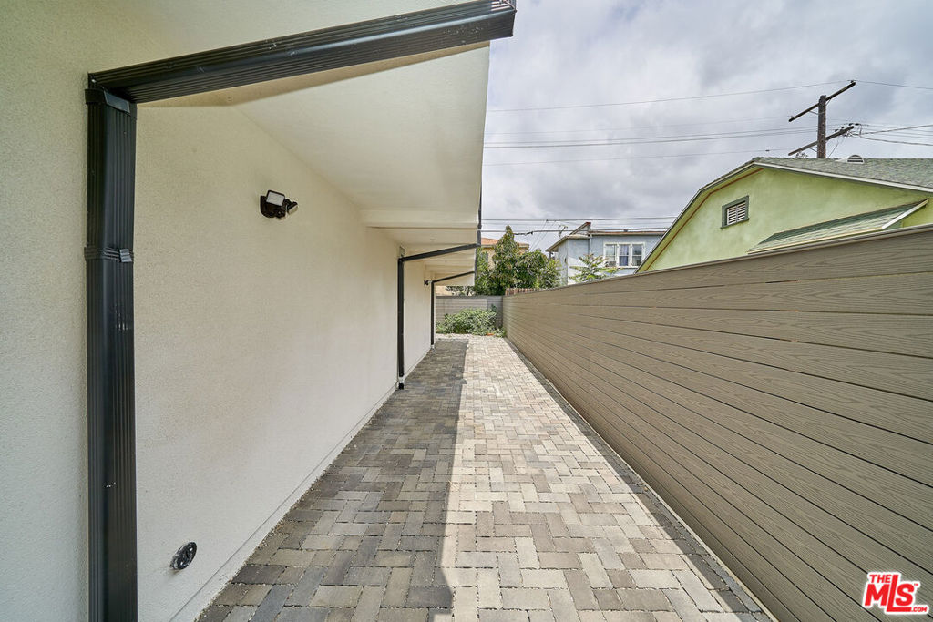 Residential Income for sale at 603 W 41st Place, Los Angeles CA featuring 20 beds and 19 baths