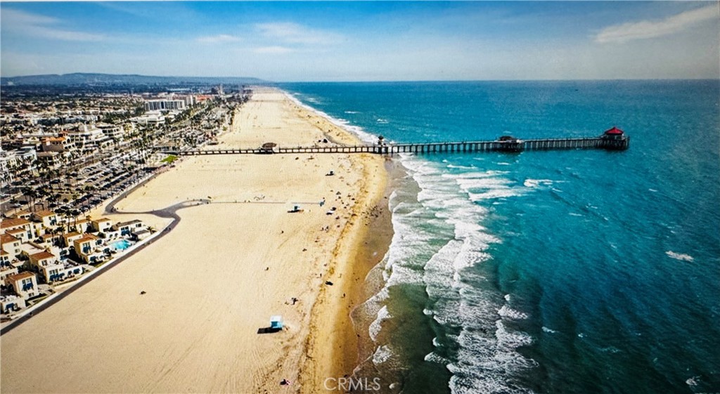 Residential Lease for rent at 711 Pacific Coast 330, Huntington Beach CA featuring 3 beds and 2 baths