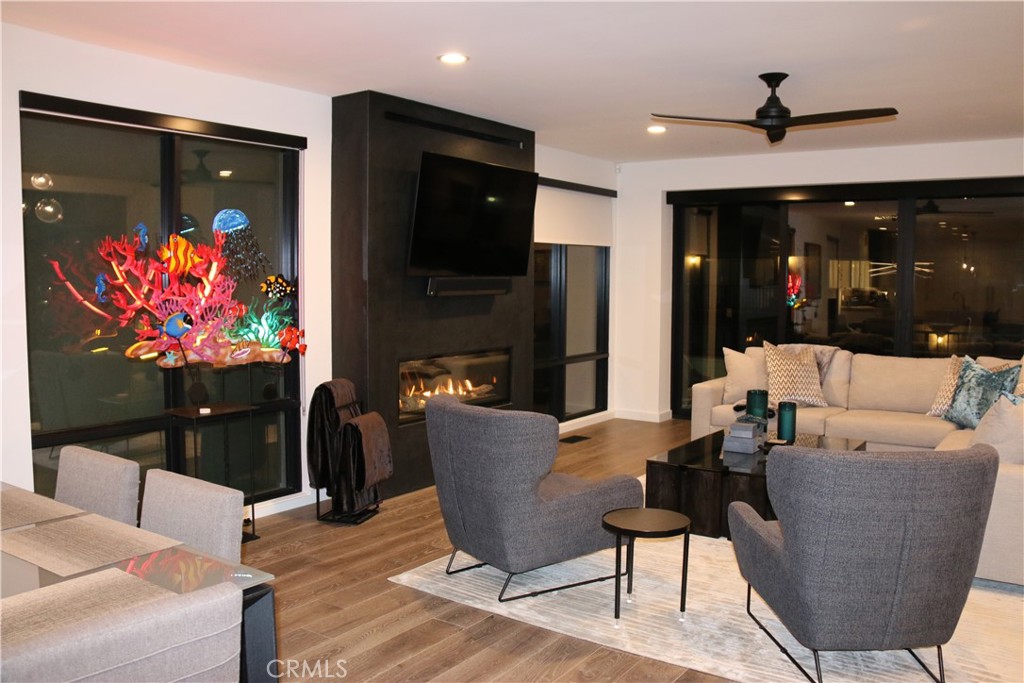 Residential Lease for rent at 116 W Channel Islands Boulevard, Oxnard, Ventura County CA featuring 5 beds and 5 baths