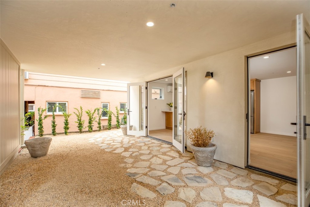 Residential Lease for rent at 281 B Grandview Street, Laguna Beach CA featuring 1 bed and 1 bath