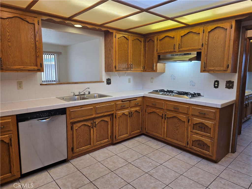Residential Lease for rent at 727 Chardonnay Place, Hemet CA featuring 4 beds and 2 baths