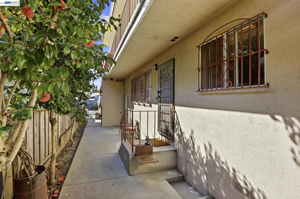 Residential Income for sale at 2550 Damuth St, Oakland CA