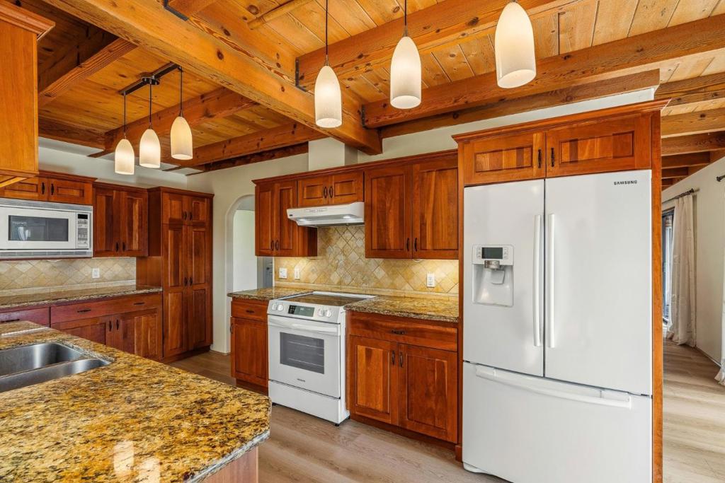 Active for sale at Carmel Valley, CA, Carmel Valley, CA CA and 2 baths