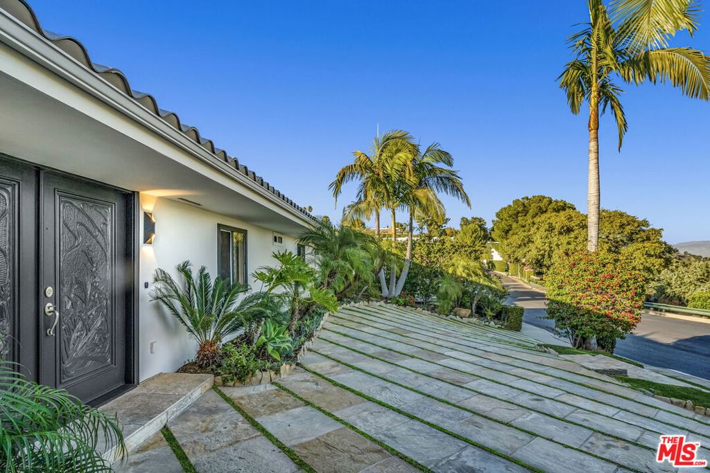 Residential Lease for rent at 2177 Summitridge Drive, Beverly Hills CA featuring 4 beds and 4 baths