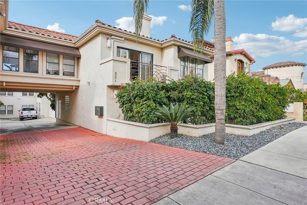 Residential Lease for rent at 221 S Francisca Avenue Unit A, Redondo Beach CA featuring 3 beds and 3 baths