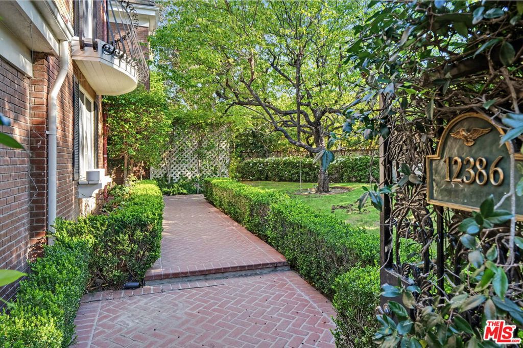 Residential for sale at 12386 Ridge Circle, Los Angeles CA featuring 3 beds and 4 baths