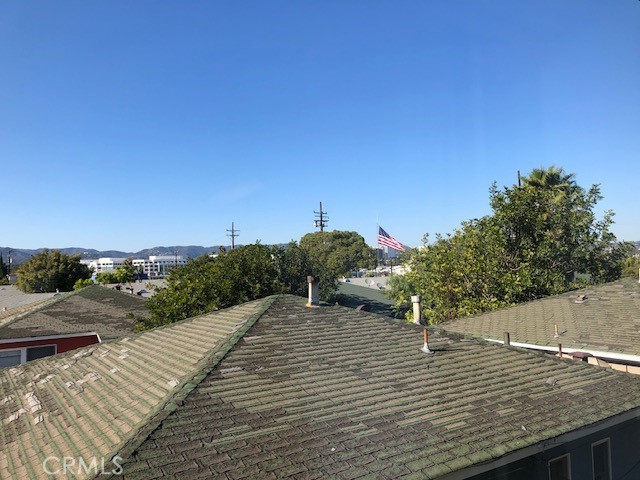 Residential Lease for rent at 1950 Cloverfield Boulevard 15, Santa Monica, Los Angeles County CA featuring 2 beds and 1 bath