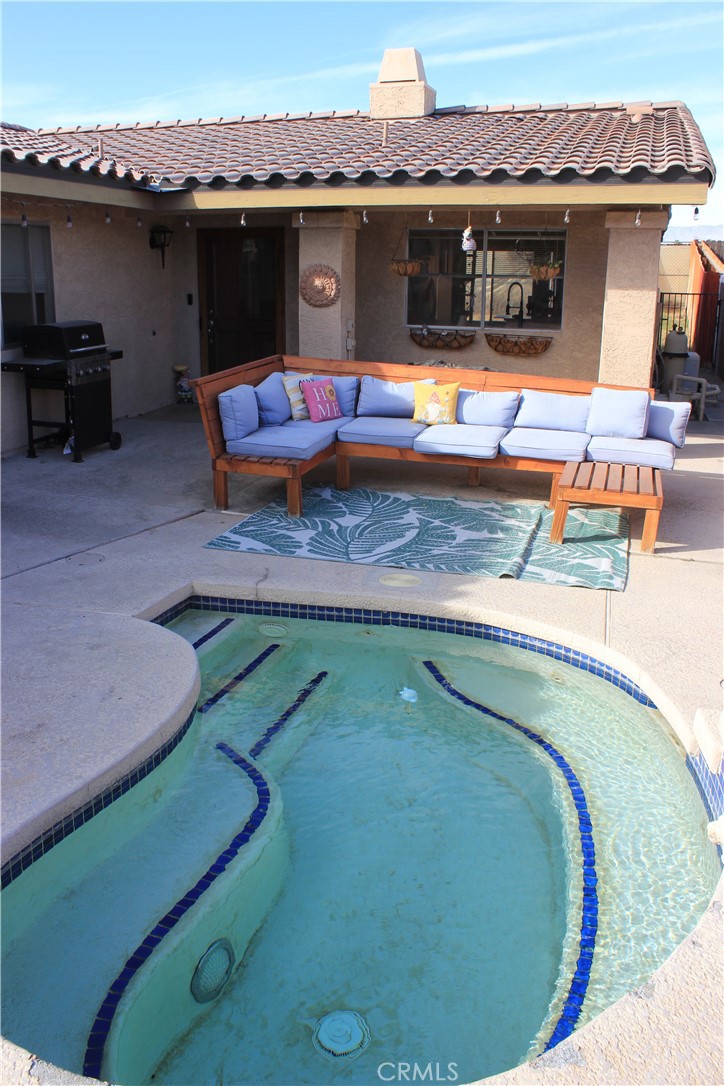 Residential Lease for rent at 76946 Kentucky, Palm Desert CA featuring 3 beds and 2 baths