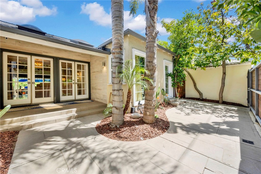 Residential for sale at 3374 Floyd, Los Angeles CA featuring 3 beds and 2 baths