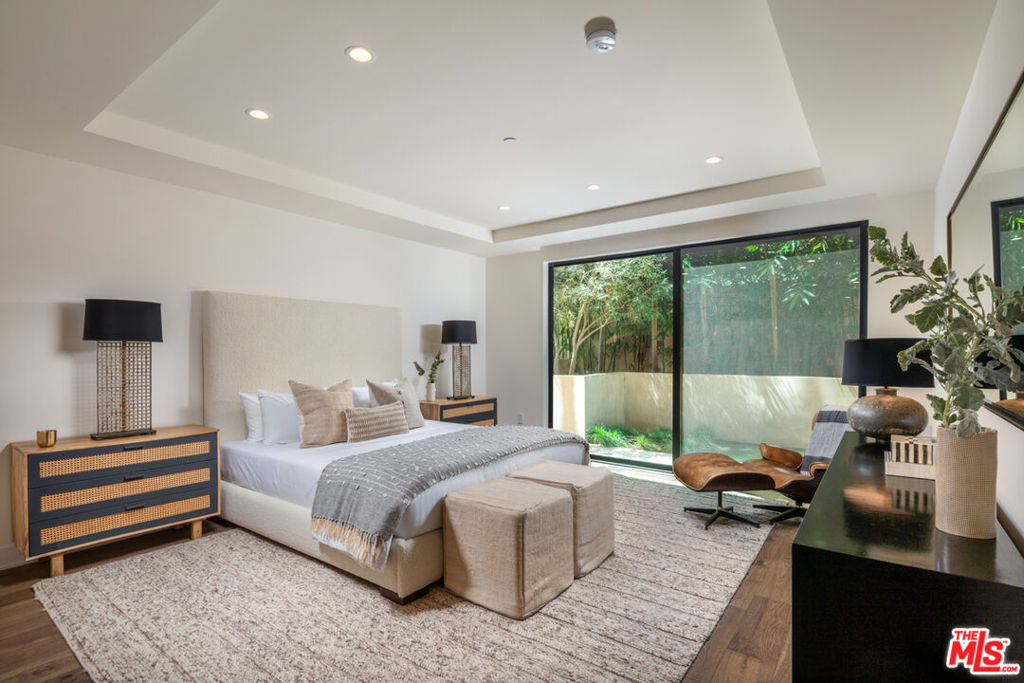 Residential Lease for rent at 725 N Croft Avenue 109, Los Angeles CA featuring 3 beds and 3 baths