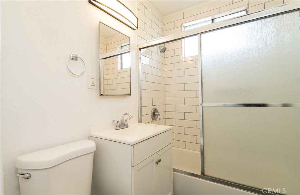 Residential Lease for rent at 3249 W 134th Street, Hawthorne CA featuring 2 beds and 1 bath
