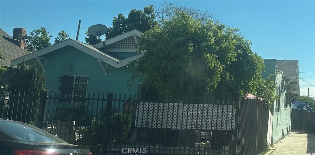 Residential for sale at 1024 W 42nd Pl, Los Angeles CA featuring 2 beds and 1 bath